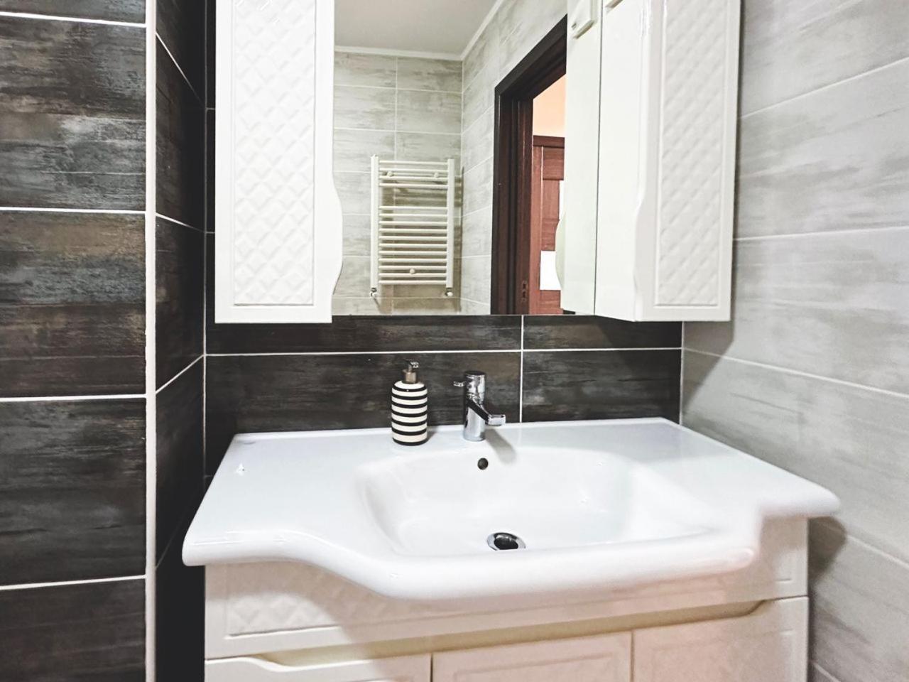4Rent Lovely Apartment Chisinau Ngoại thất bức ảnh